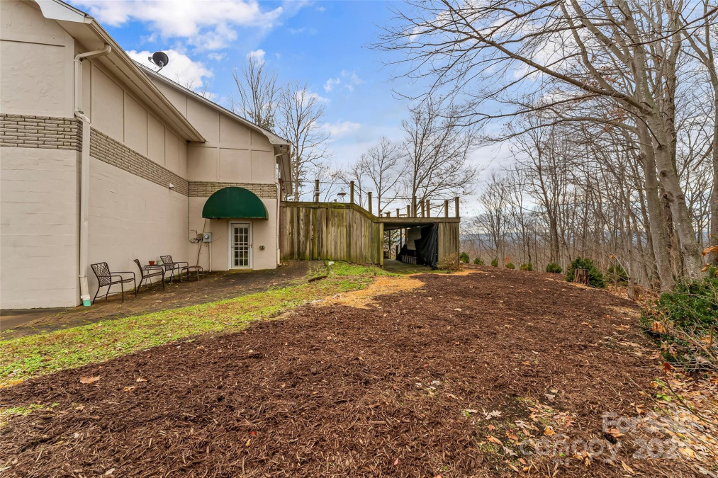 3595 High Peak Mountain Rd Valdese, NC 28690