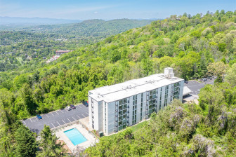 647 Town Mountain Rd Asheville, NC 28804