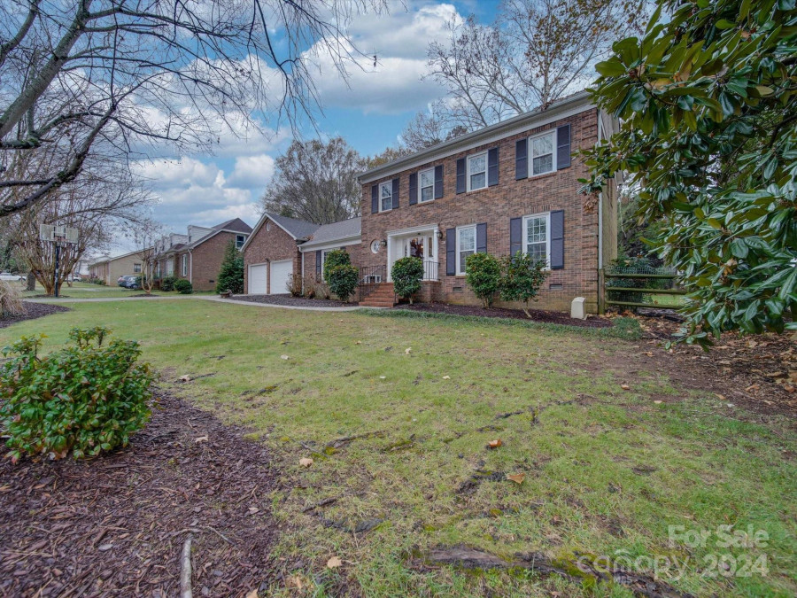 10312 Woodview Cir Charlotte, NC 28277