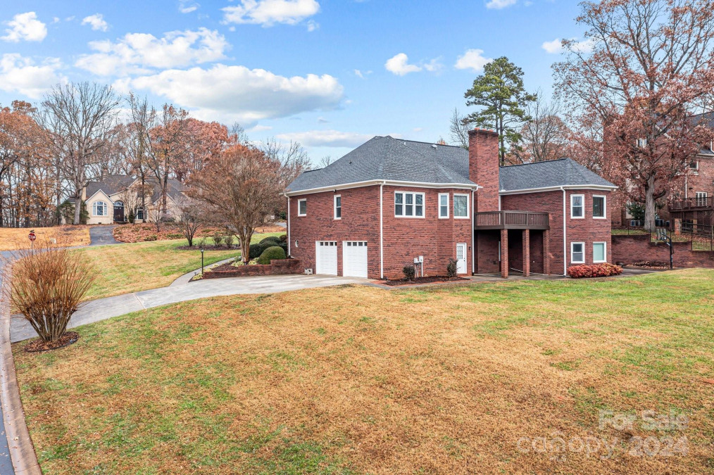 4687 Snow Dr Harrisburg, NC 28075