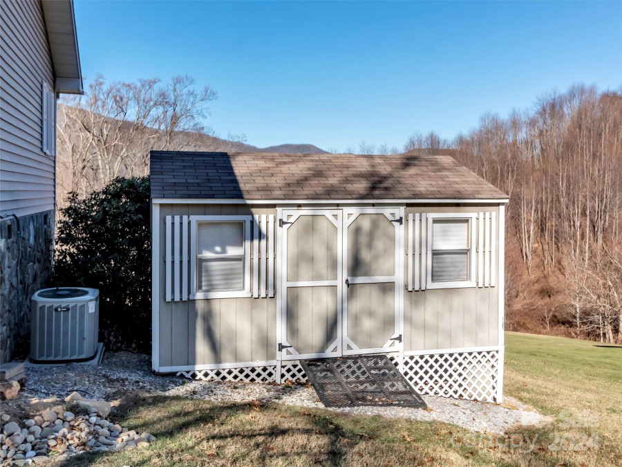 115 Gordon Dr Waynesville, NC 28786