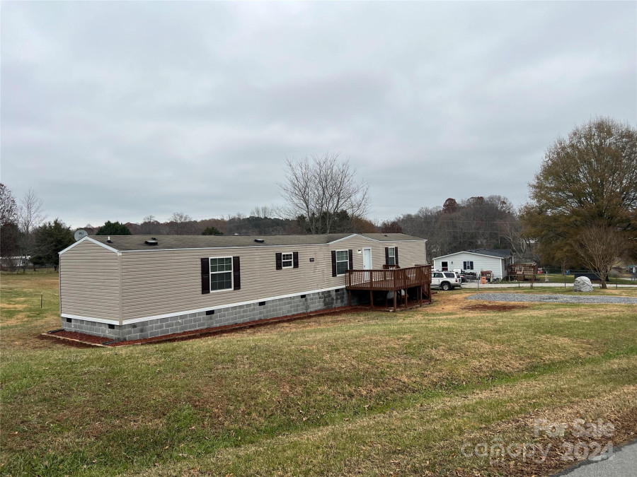 3804 Crossing Creek Dr Claremont, NC 28610