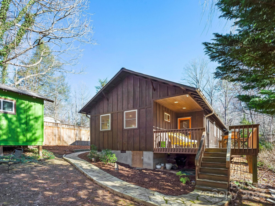 703 Azalea Ave Black Mountain, NC 28711