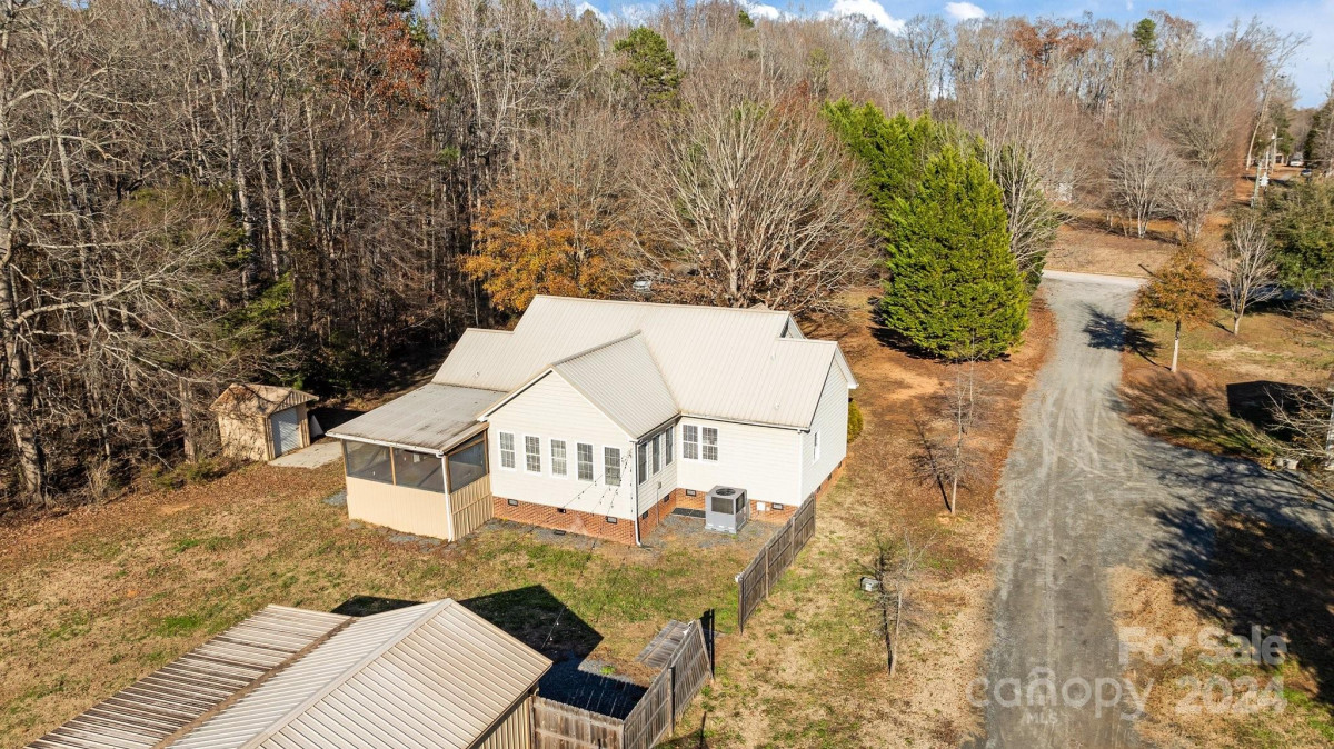 5881 Hidden Oaks Ln Clover, SC 29710