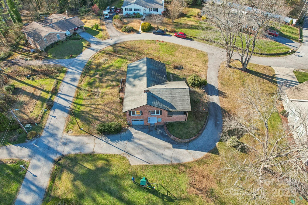 307 Oklawaha Cir Hendersonville, NC 28739