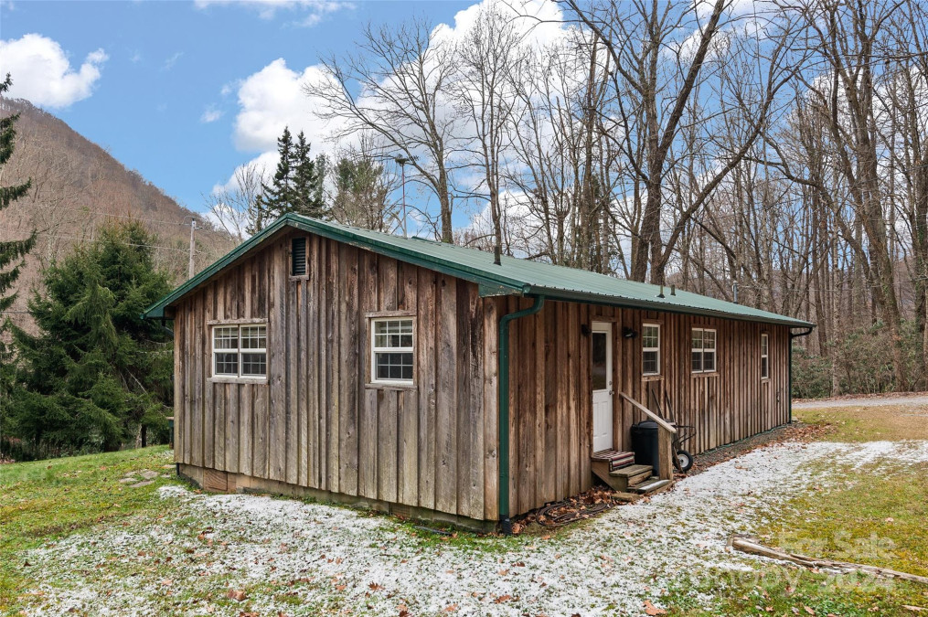 28 Mull Cove Rd Maggie Valley, NC 28751