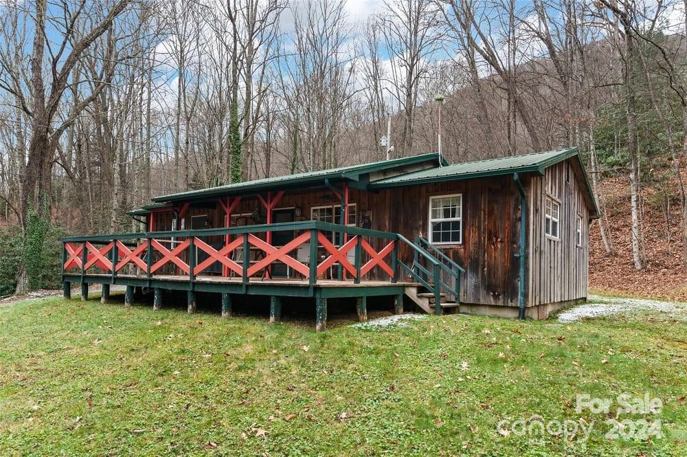 28 Mull Cove Rd Maggie Valley, NC 28751