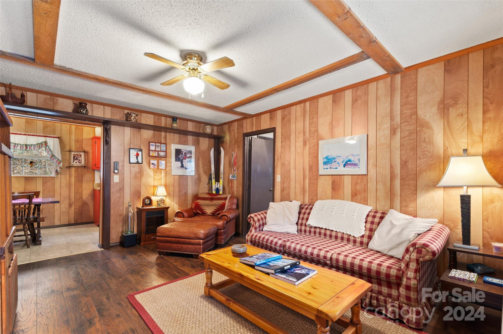 28 Mull Cove Rd Maggie Valley, NC 28751