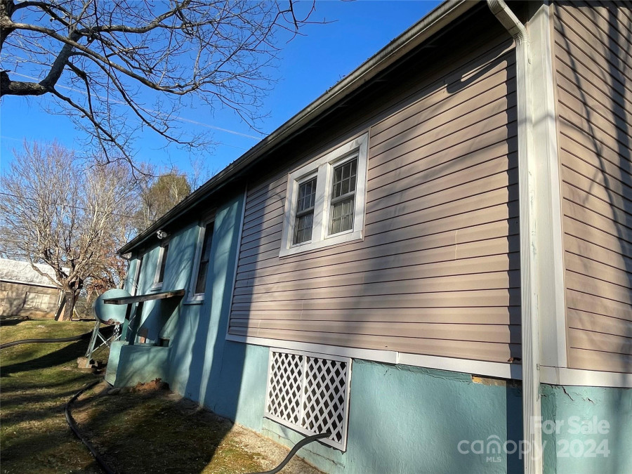 468 Deaverview Rd Asheville, NC 28806