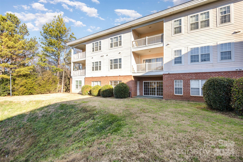 9315 Meadow Vista Rd Charlotte, NC 28213