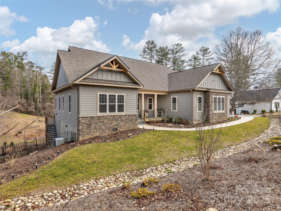 91 Beaumont Dr Hendersonville, NC 28739