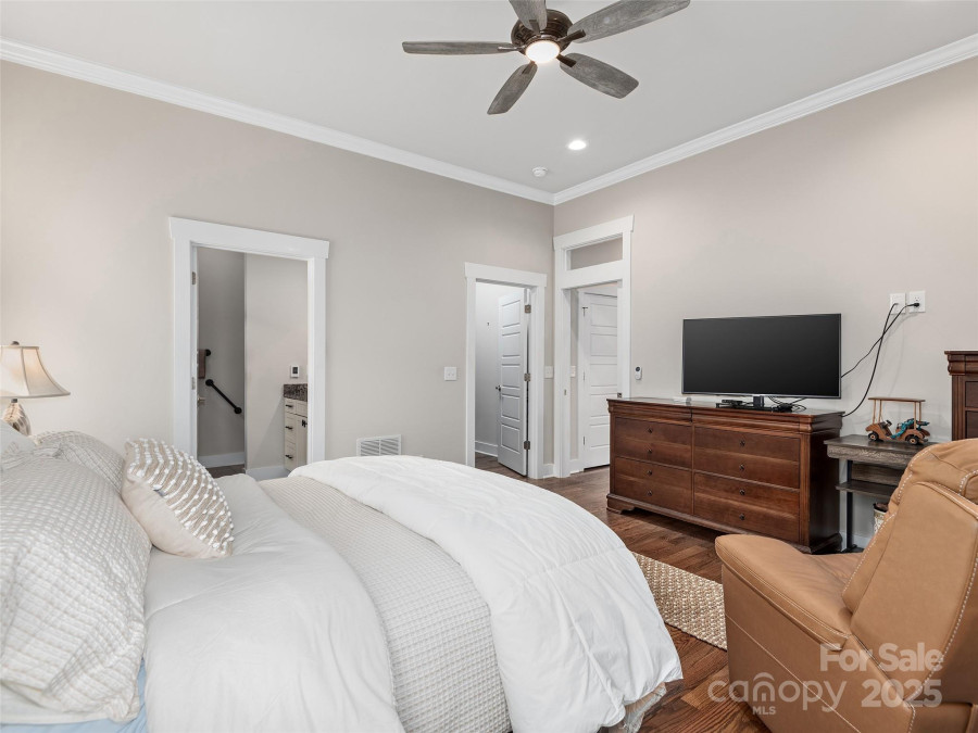 91 Beaumont Dr Hendersonville, NC 28739