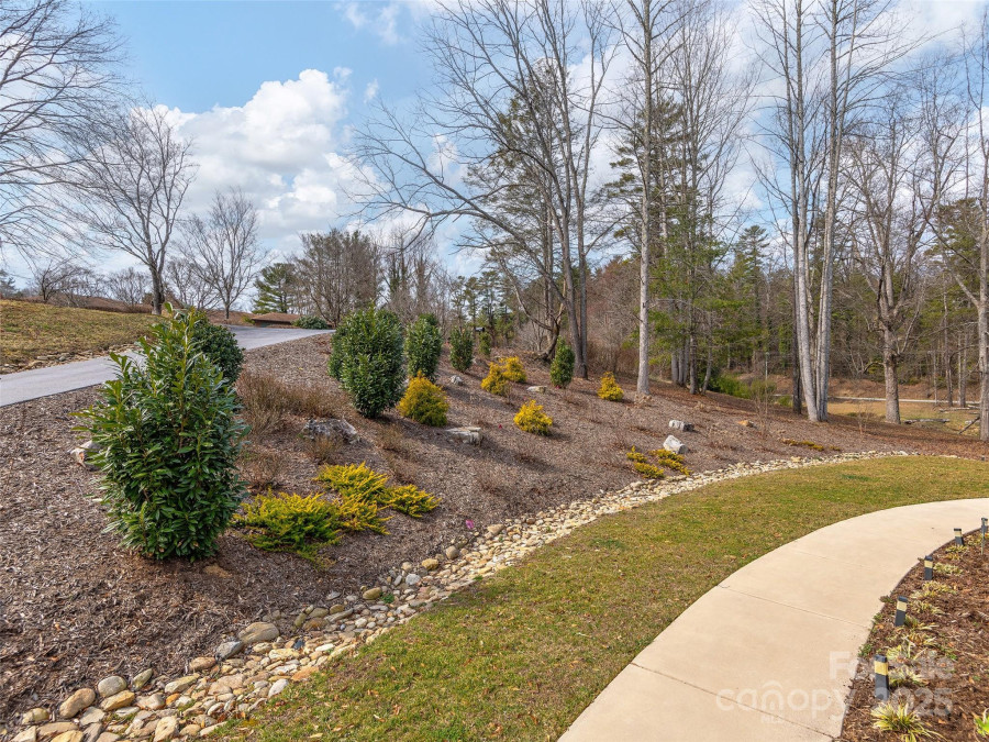 91 Beaumont Dr Hendersonville, NC 28739