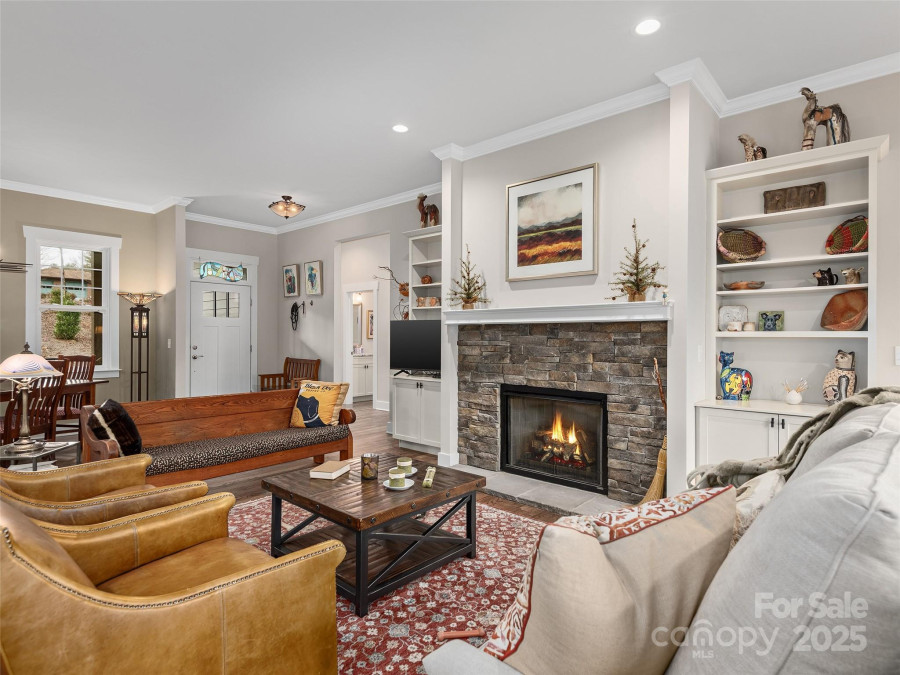 91 Beaumont Dr Hendersonville, NC 28739