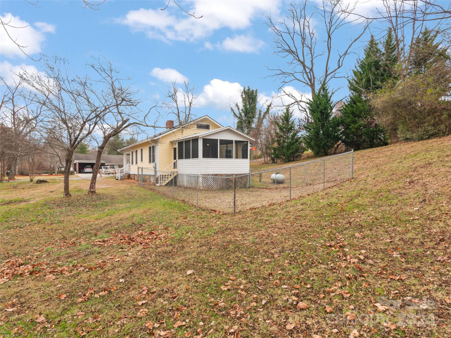 72 Maple St Waynesville, NC 28786