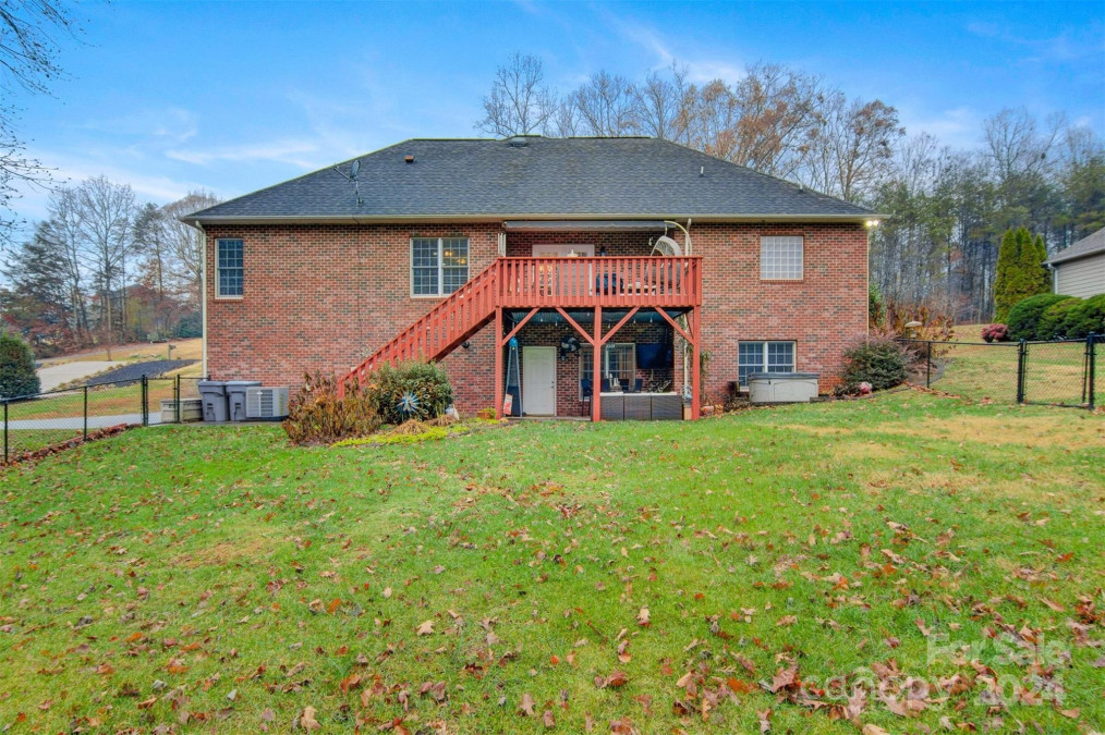 1114 Waterford Dr Hickory, NC 28602