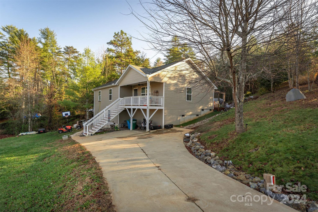 34 Homestead Ridge Rd Weaverville, NC 28787