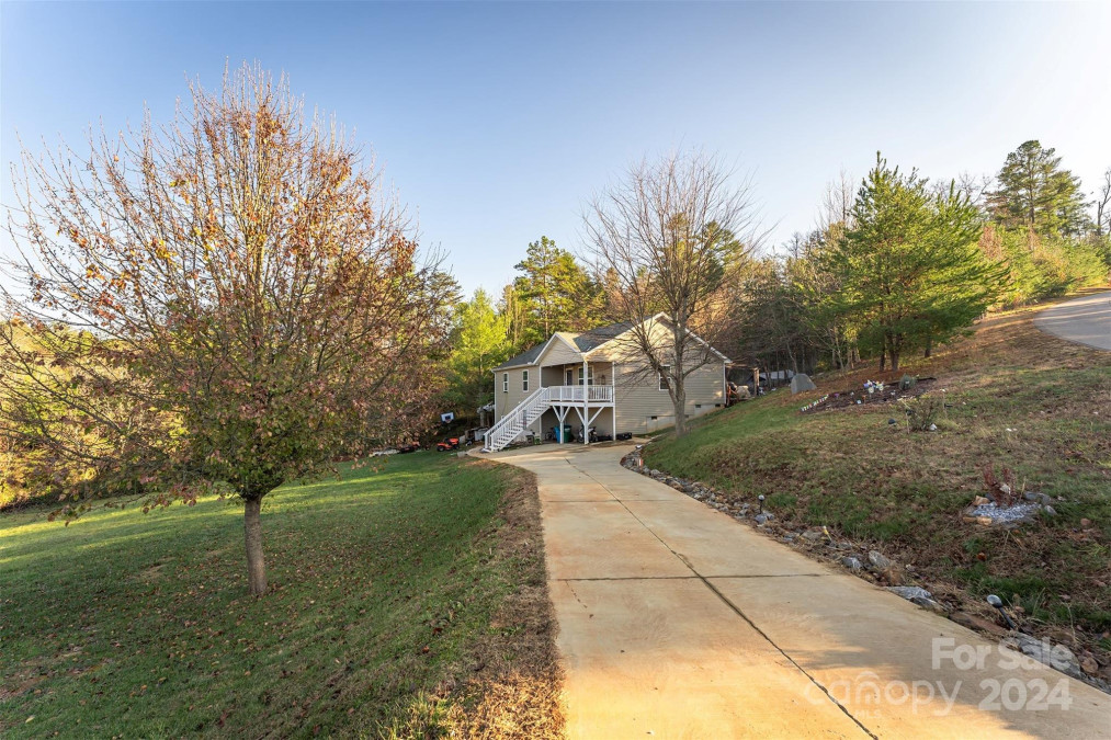 34 Homestead Ridge Rd Weaverville, NC 28787