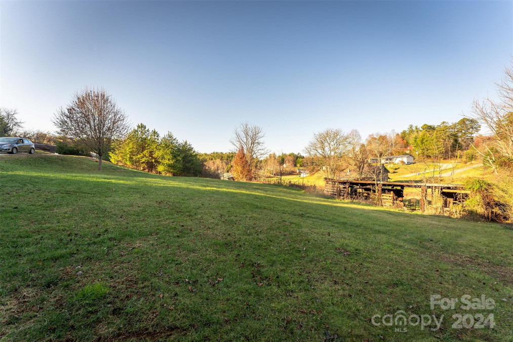 34 Homestead Ridge Rd Weaverville, NC 28787