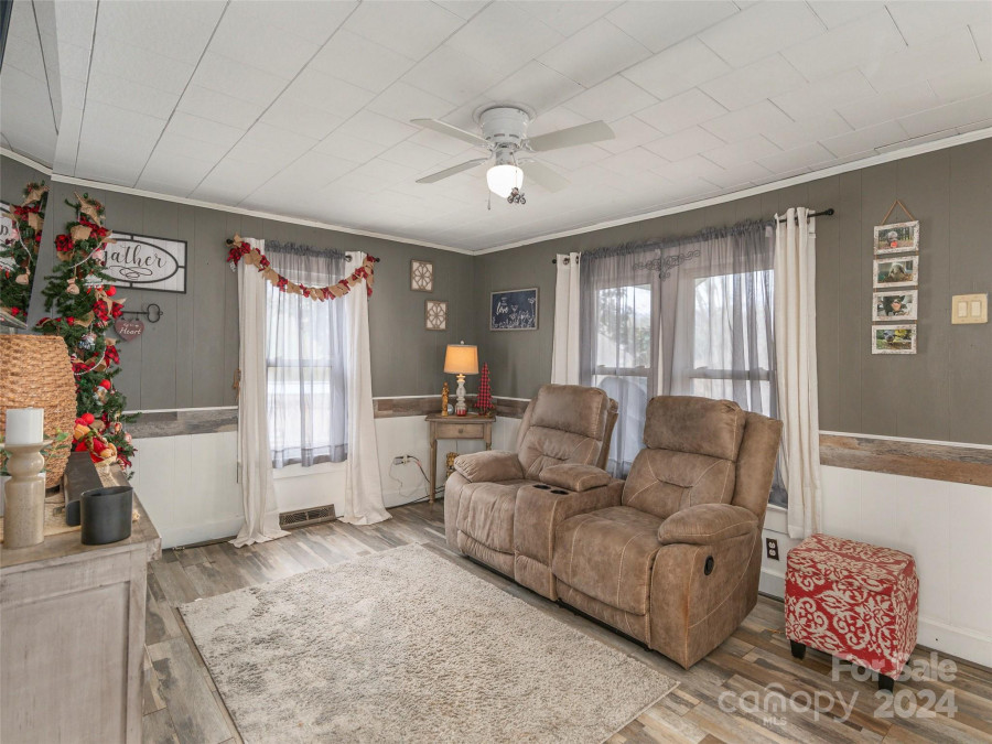 59 Devlin St Canton, NC 28716