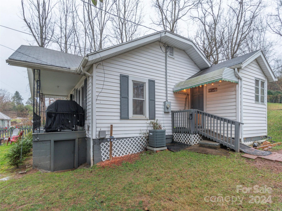 59 Devlin St Canton, NC 28716