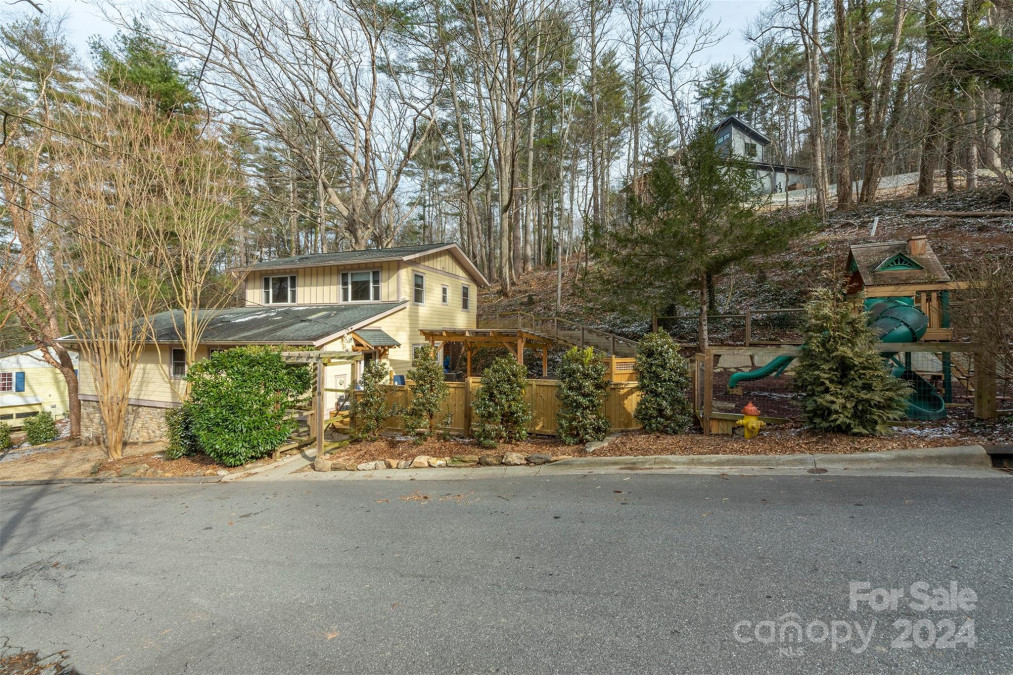 38 Spring Cove Rd Asheville, NC 28804