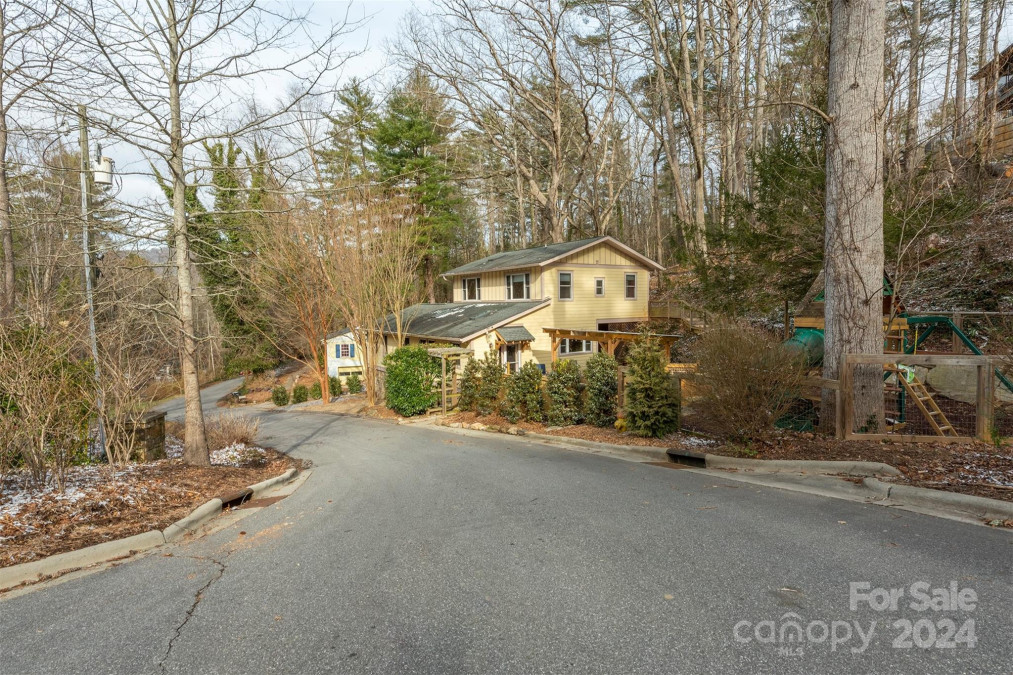 38 Spring Cove Rd Asheville, NC 28804