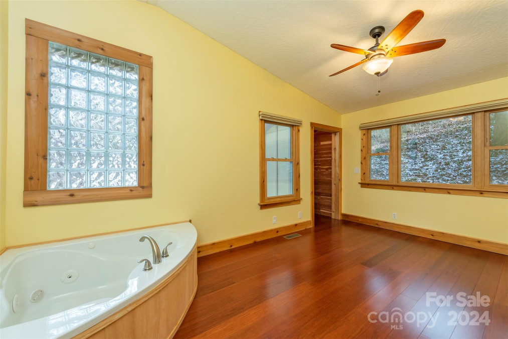 38 Spring Cove Rd Asheville, NC 28804