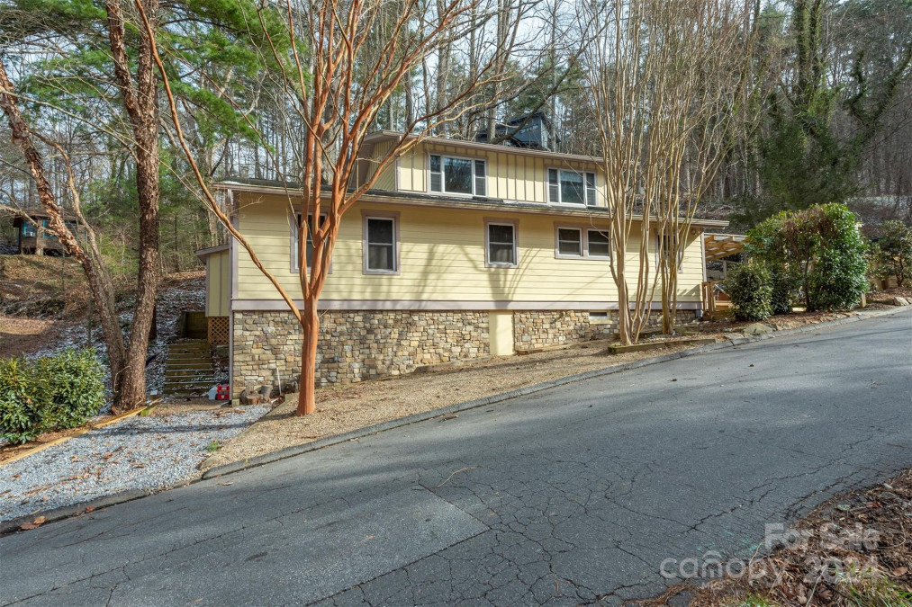 38 Spring Cove Rd Asheville, NC 28804