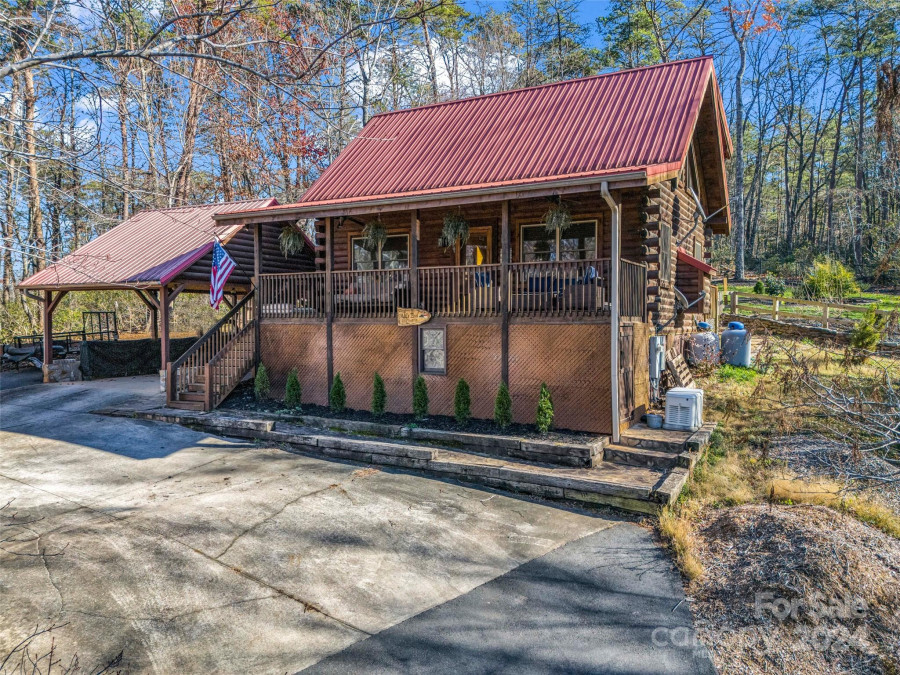 213 Wolf Trl Lake Lure, NC 28746