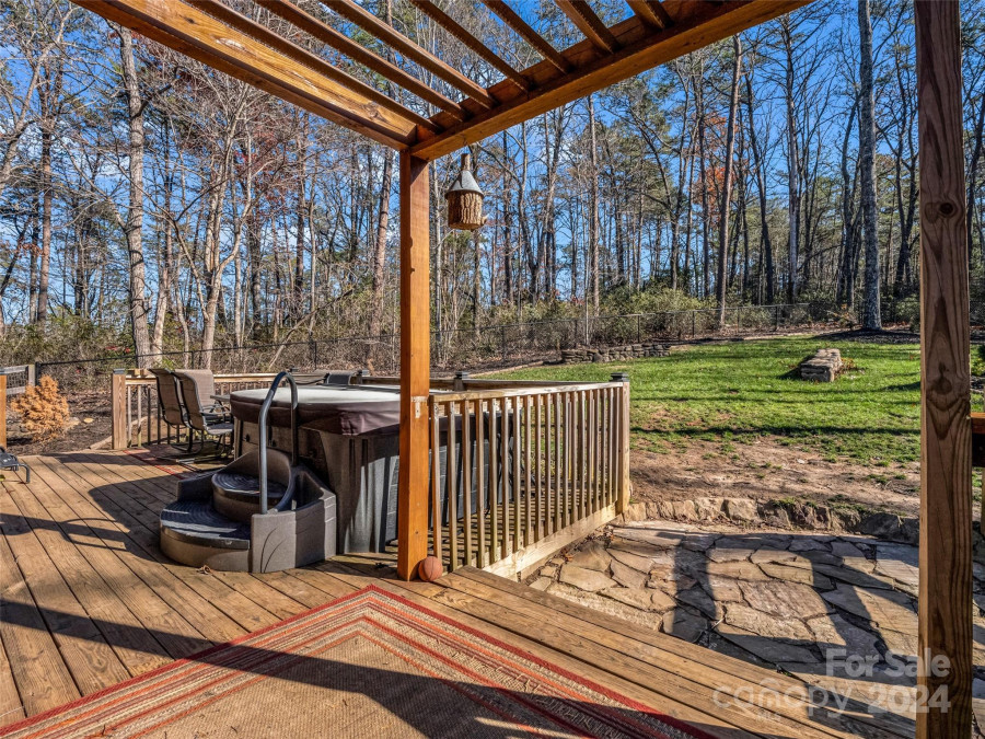 213 Wolf Trl Lake Lure, NC 28746