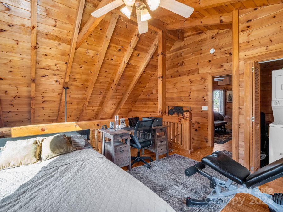 213 Wolf Trl Lake Lure, NC 28746