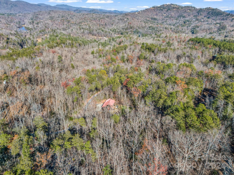 213 Wolf Trl Lake Lure, NC 28746