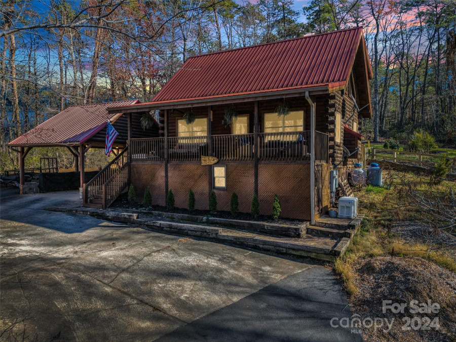 213 Wolf Trl Lake Lure, NC 28746