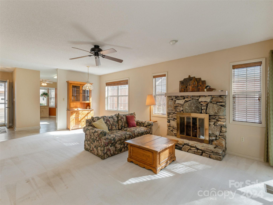 312 Somerton Ct Hendersonville, NC 28791