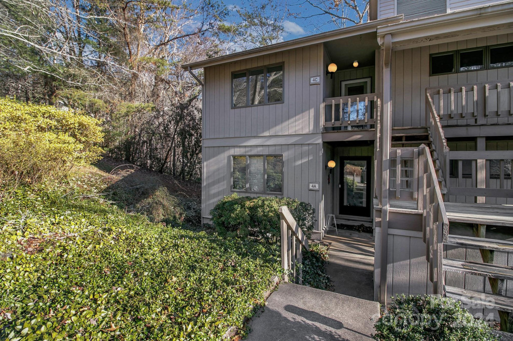 4 Cedarwood Dr Asheville, NC 28803