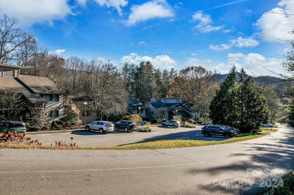 4 Cedarwood Dr Asheville, NC 28803