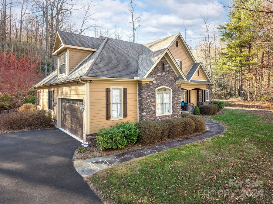 318 Freedom Trail Ct Zirconia, NC 28790