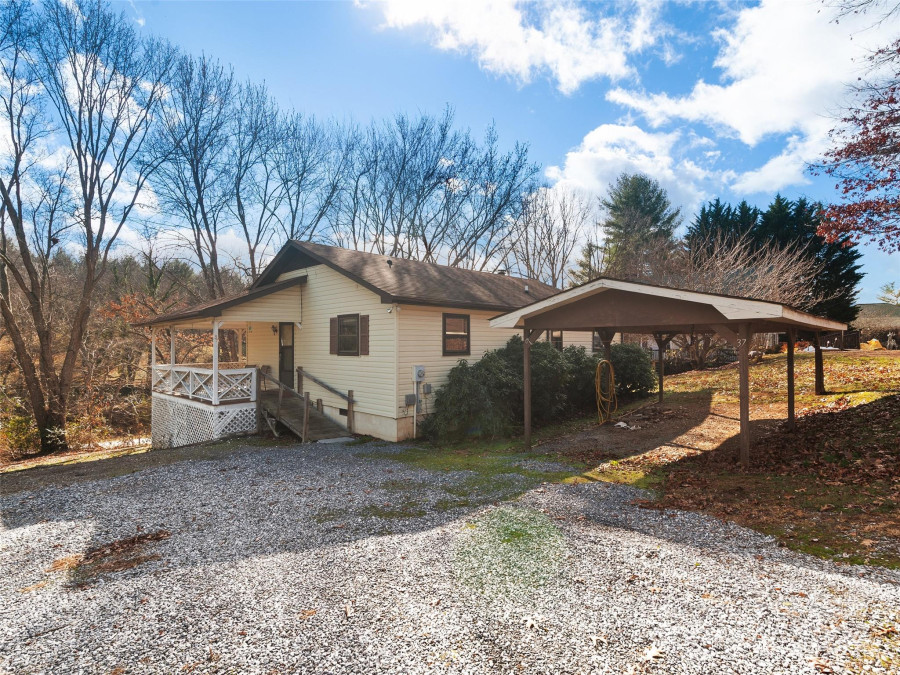 37 Fir Ln Waynesville, NC 28785