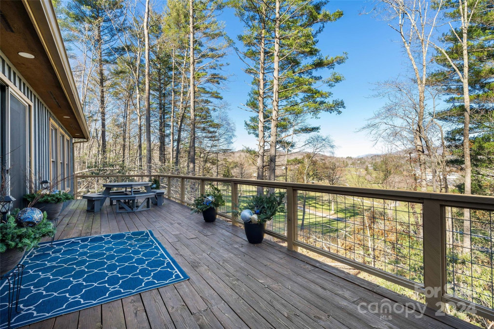 160 Hickory Hill Dr Spruce Pine, NC 28777