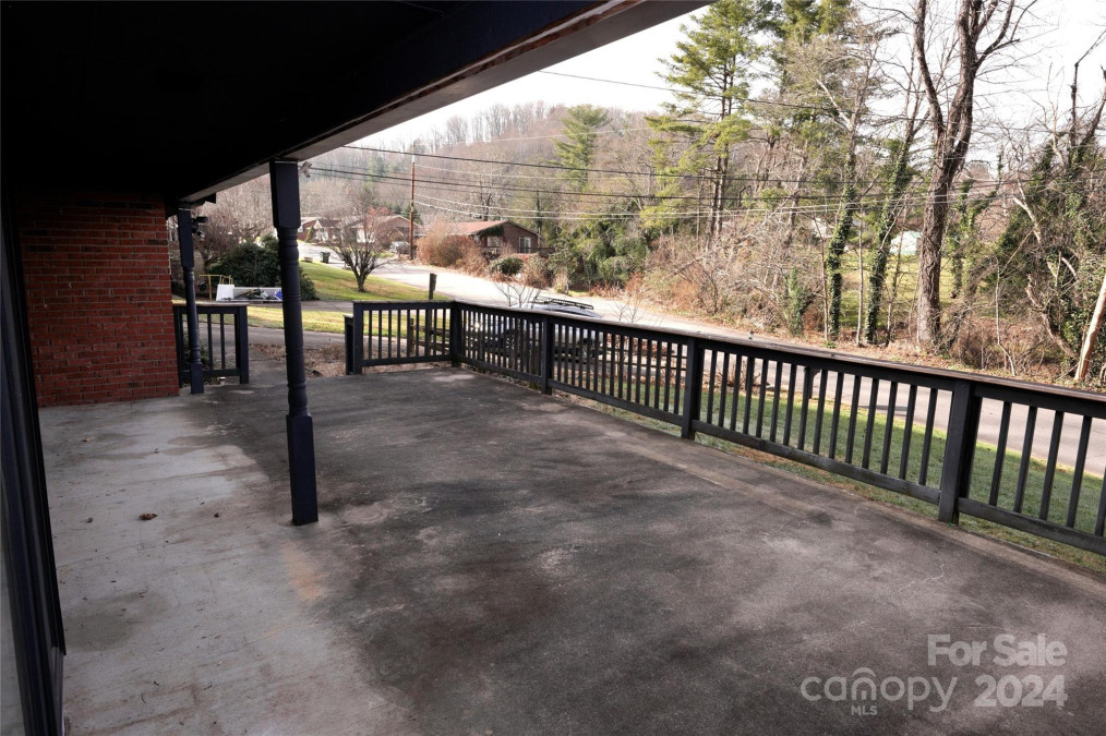 71 Auburn Park Dr Waynesville, NC 28786