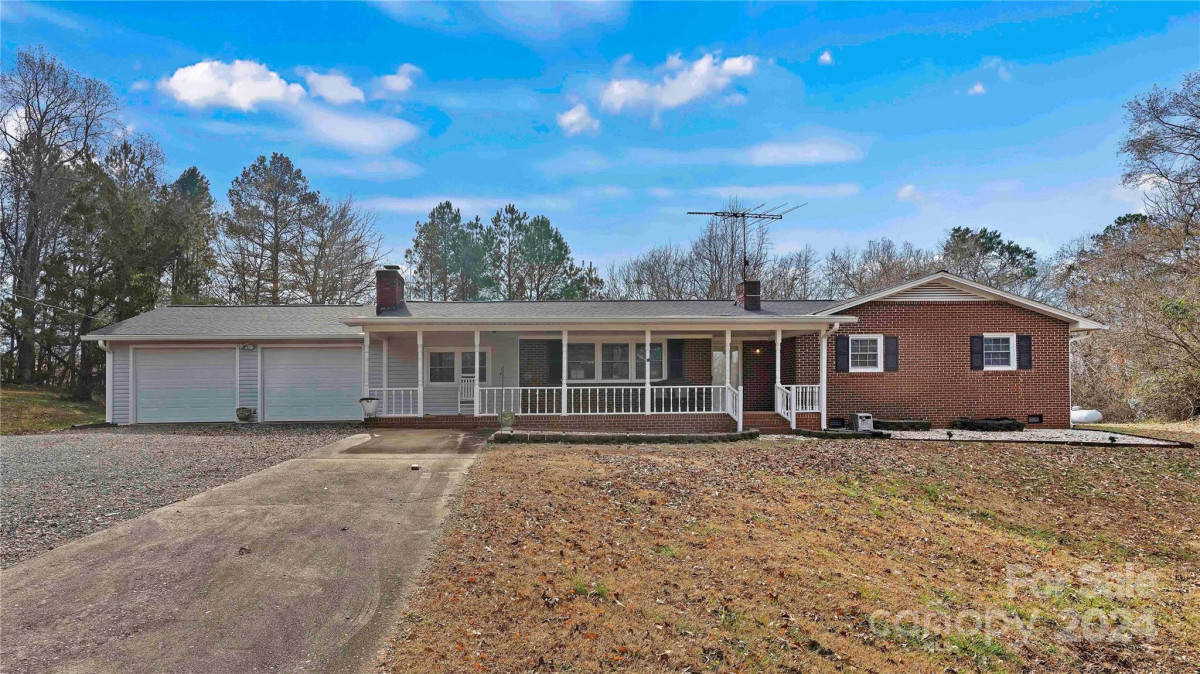 1958 Riverhill Dr Shelby, NC 28152