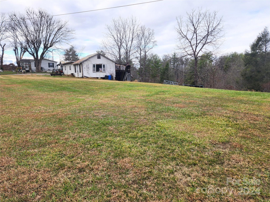 69 Locust Grove Rd Weaverville, NC 28787