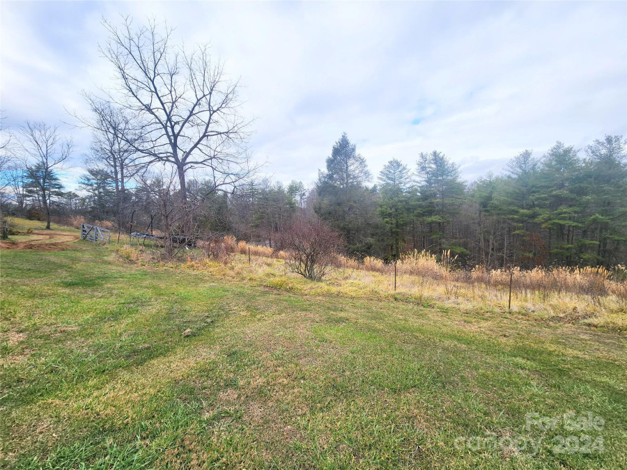 69 Locust Grove Rd Weaverville, NC 28787