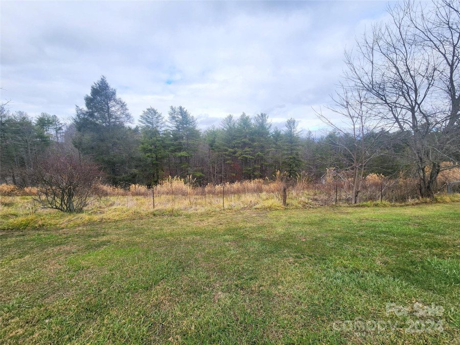 69 Locust Grove Rd Weaverville, NC 28787