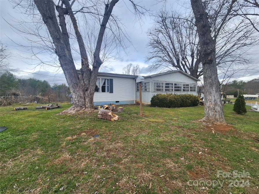 69 Locust Grove Rd Weaverville, NC 28787