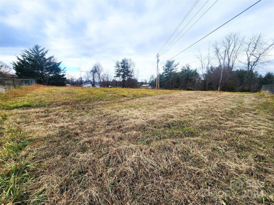 69 Locust Grove Rd Weaverville, NC 28787