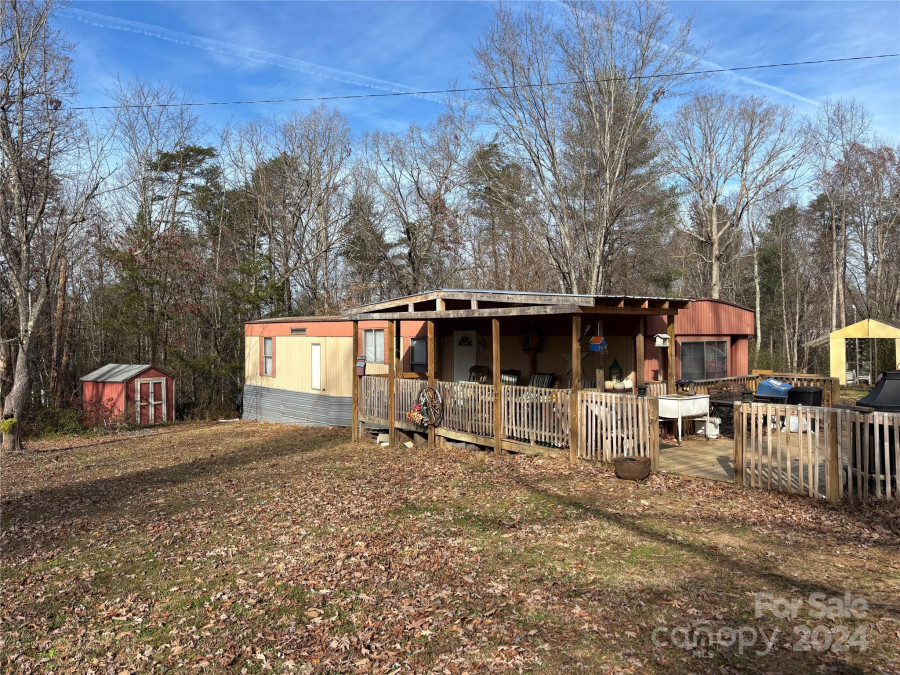 6185 Dekalb Rd Connelly Springs, NC 28612