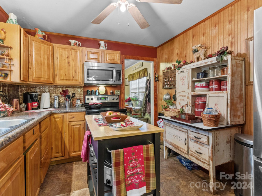 330 Old Us 19e Hw Spruce Pine, NC 28777