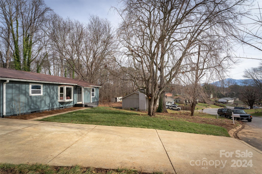 34 Fox Run Dr Fairview, NC 28730